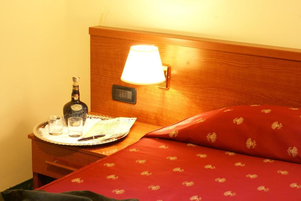 Hotel Versailles Рим Стая снимка