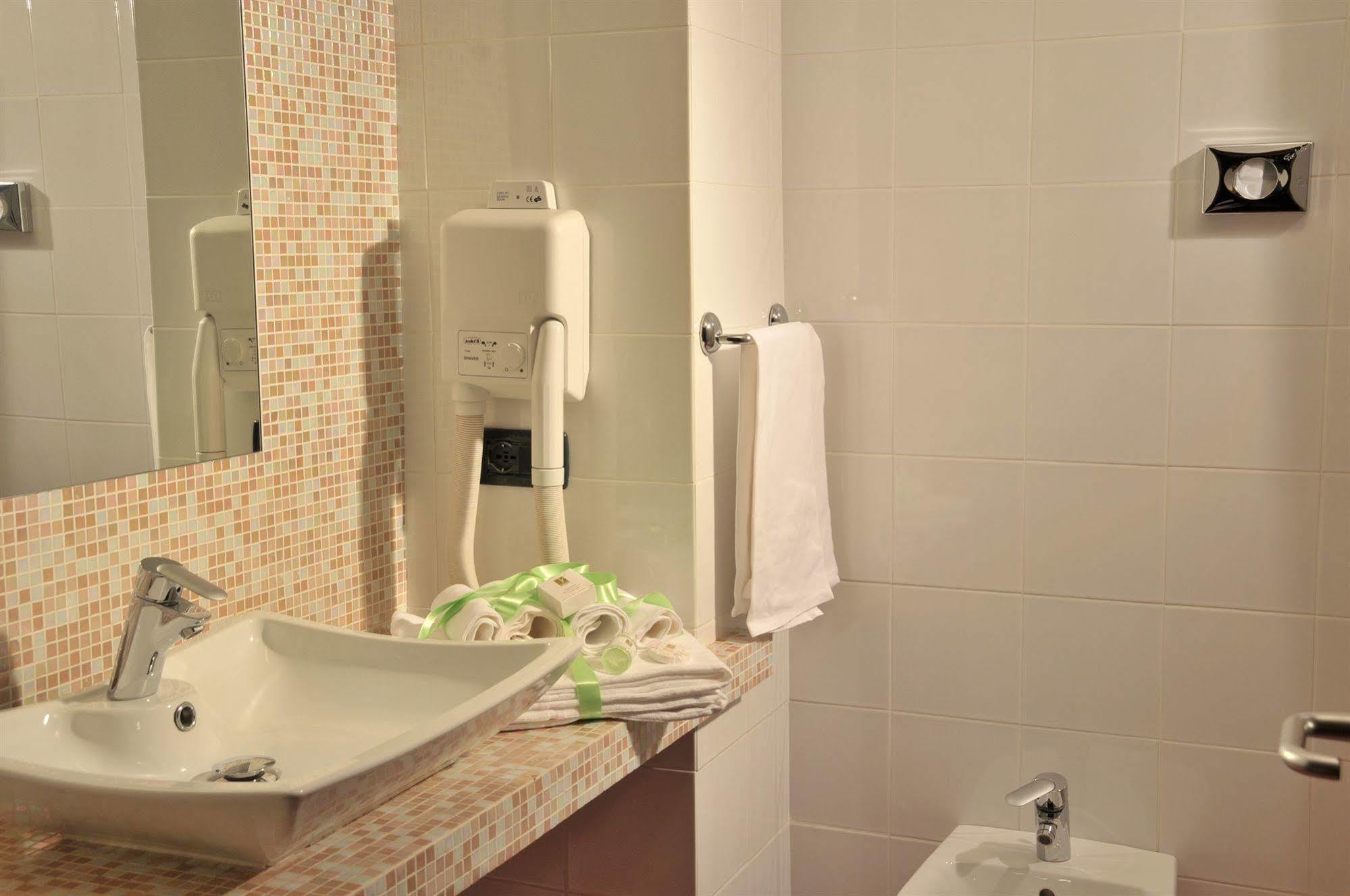 Hotel Versailles Рим Екстериор снимка