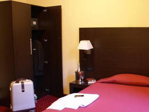 Hotel Versailles Рим Екстериор снимка